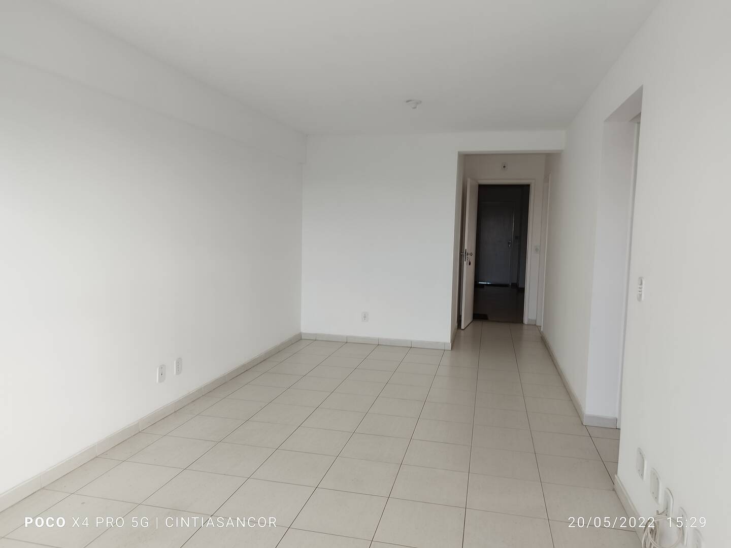 Apartamento à venda com 2 quartos, 70m² - Foto 3
