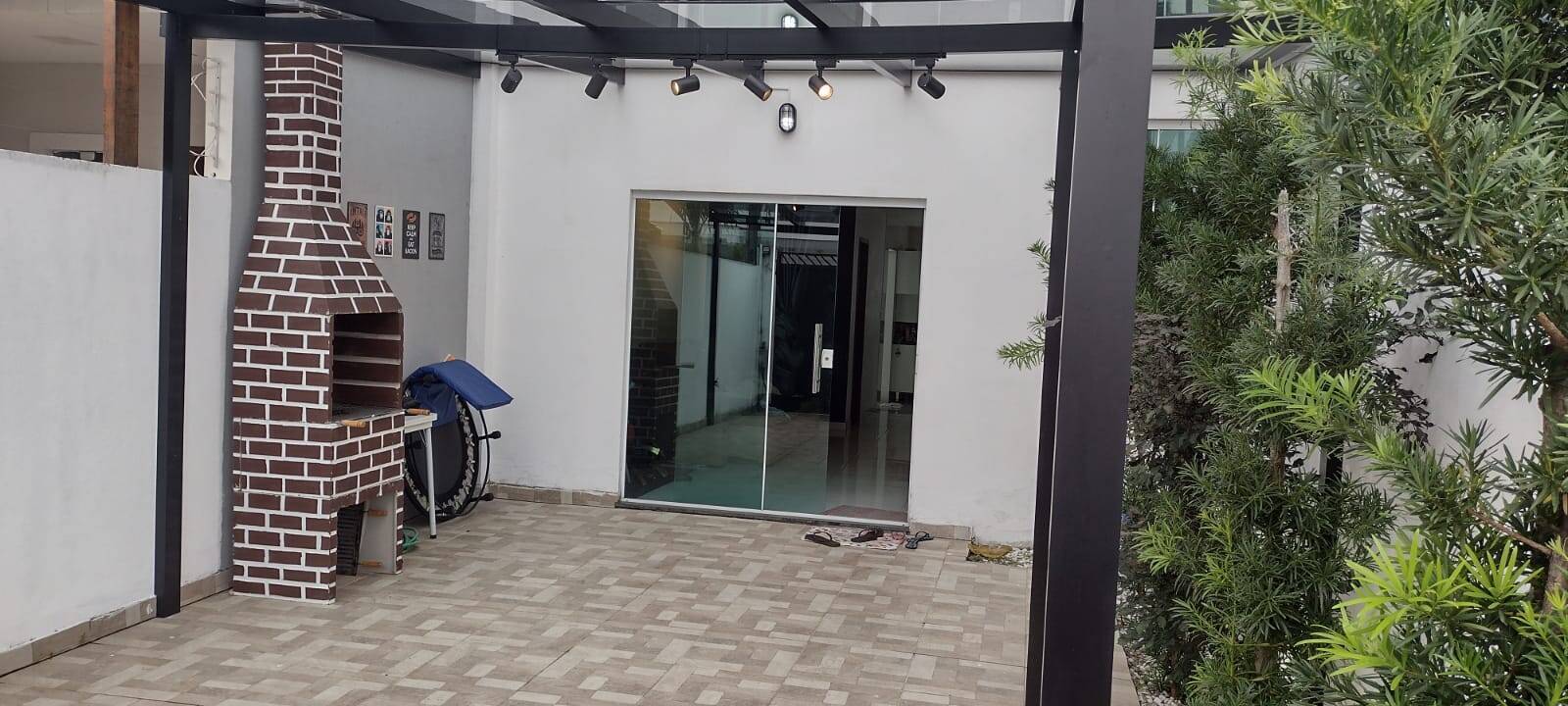 Casa à venda com 2 quartos, 75m² - Foto 2