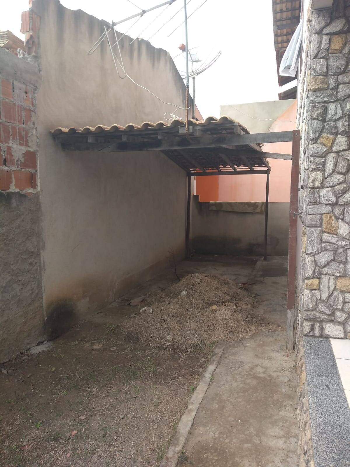 Casa à venda com 2 quartos, 100m² - Foto 2