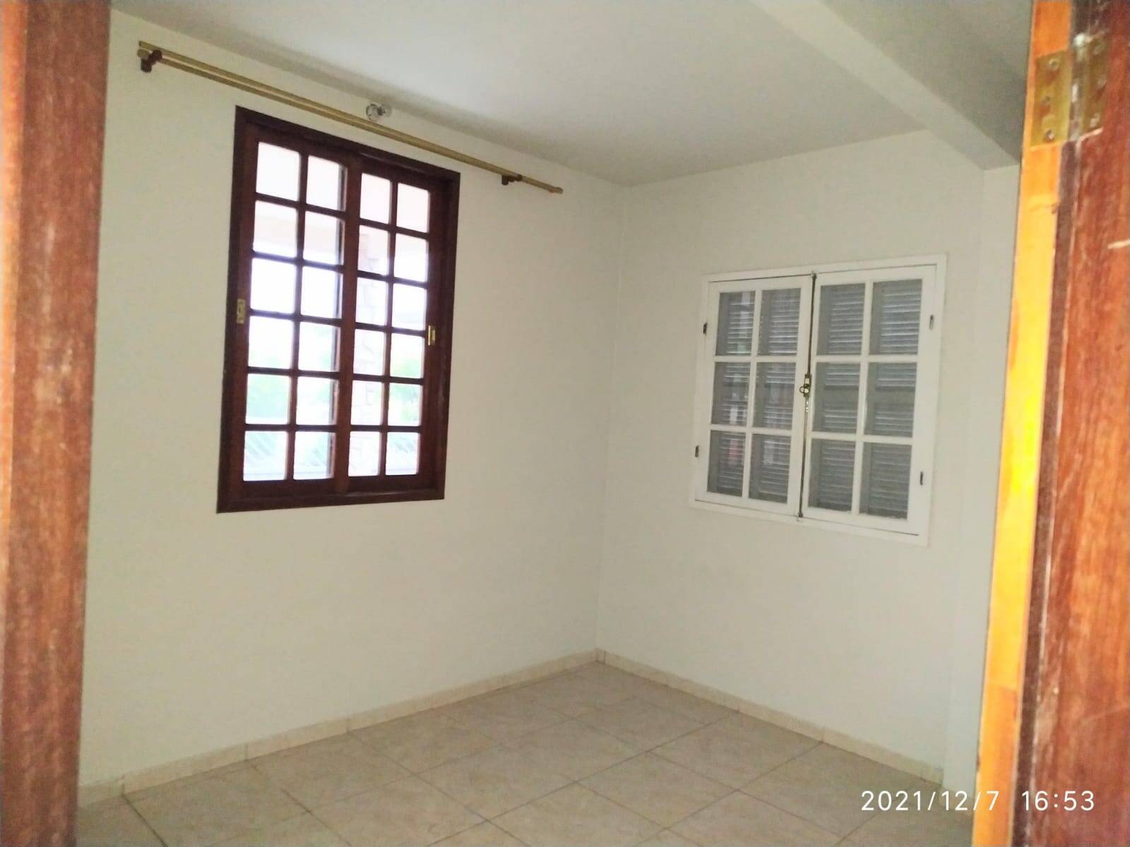 Casa à venda com 2 quartos, 100m² - Foto 10