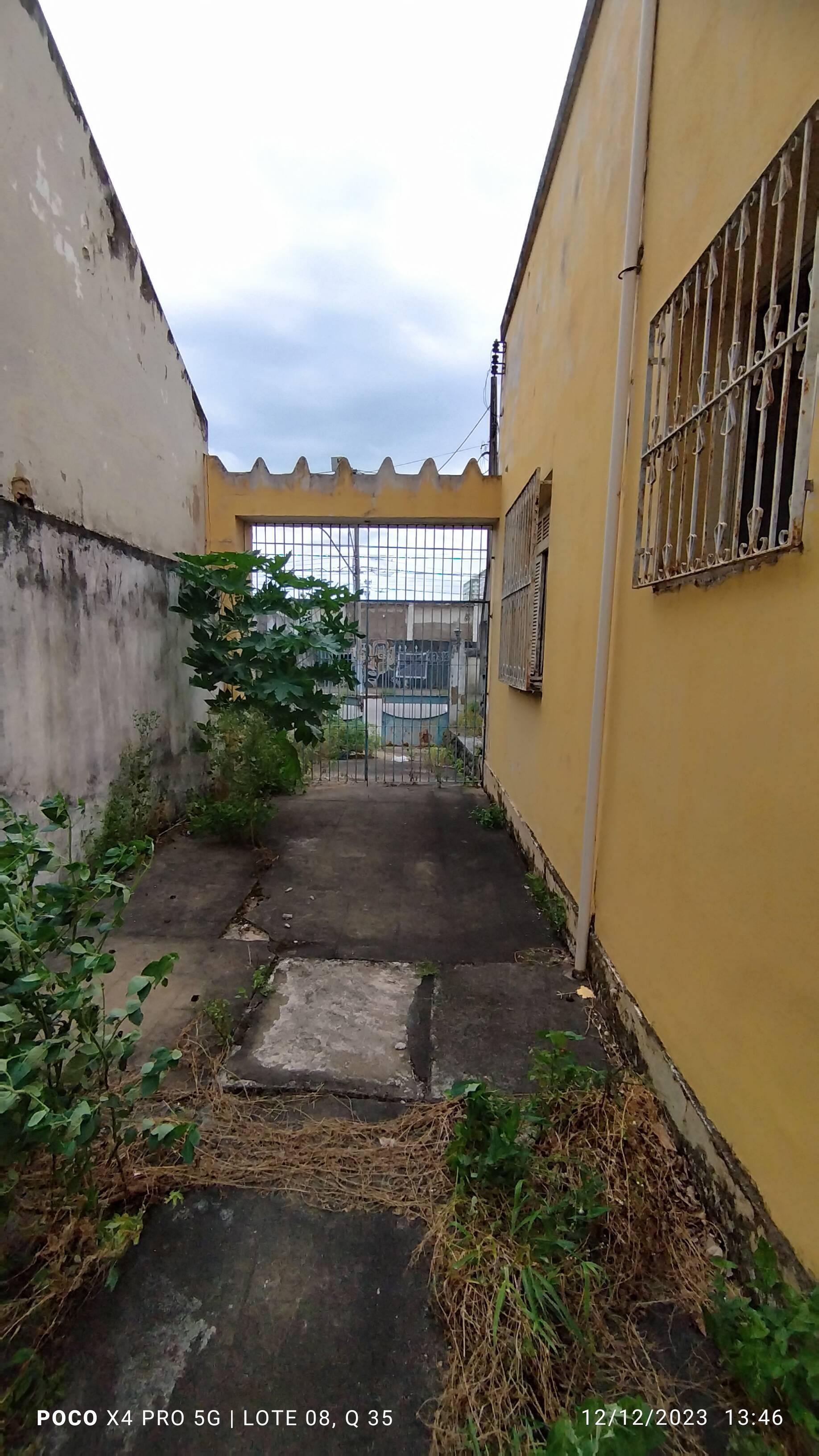 Casa à venda e aluguel com 3 quartos, 250m² - Foto 1