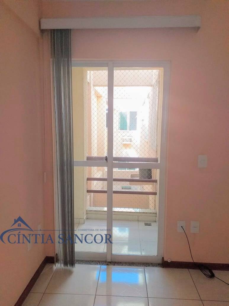 Apartamento à venda com 2 quartos, 72m² - Foto 2