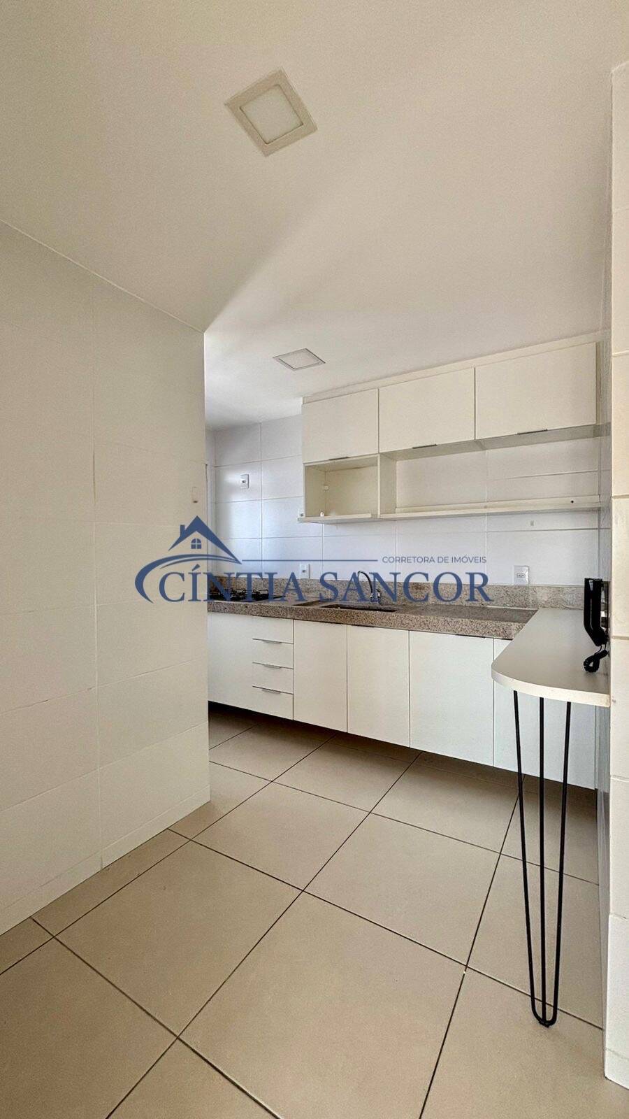 Apartamento à venda com 2 quartos, 72m² - Foto 2